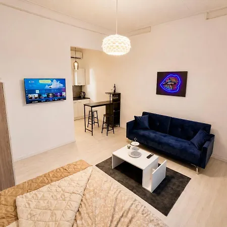 Independent With Shared Courtyard Apartamento