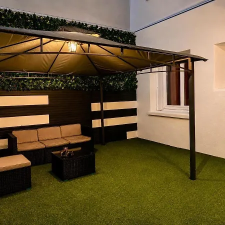 Apartamento Independent With Shared Courtyard