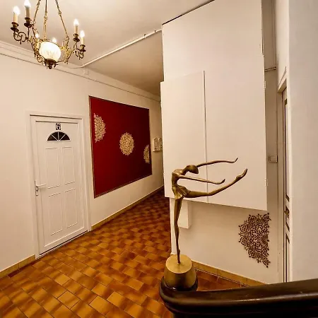 Apartamento Independent With Shared Courtyard