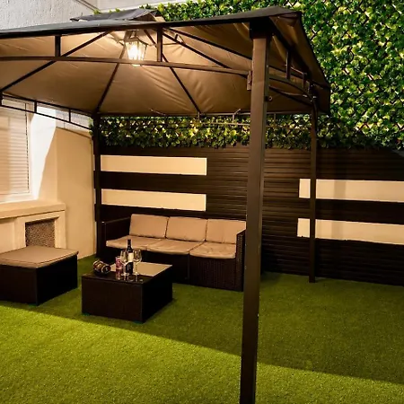 Apartamento Independent With Shared Courtyard Narbona
