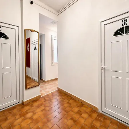 Apartamento Independent With Shared Courtyard Narbona