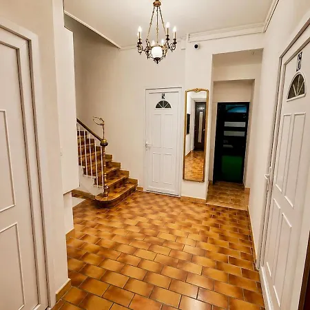 Independent With Shared Courtyard Narbona