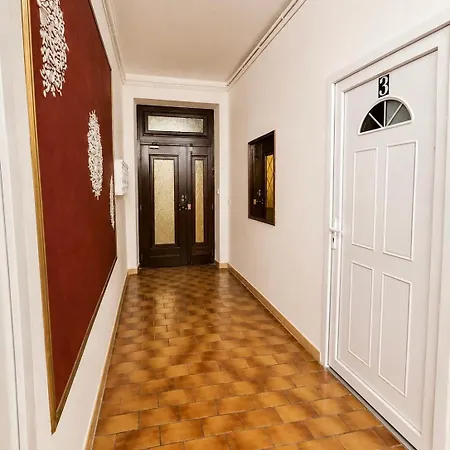 Independent With Shared Courtyard